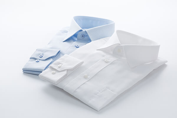 シャツは白色が王道