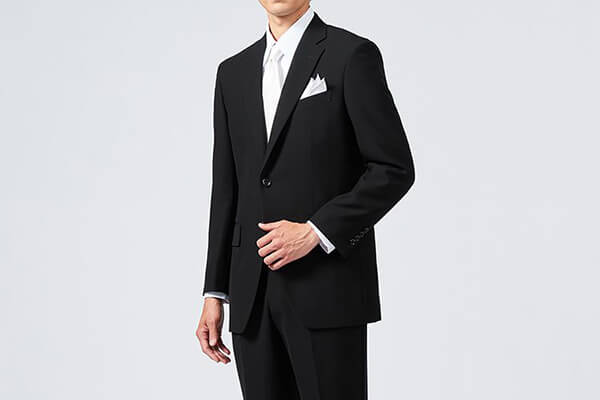 格式高い挙式・披露宴にピッタリなブラックフォーマルコーデ