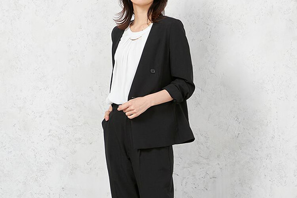 ノーカラージャケットを使ったオフィスカジュアルコーデ