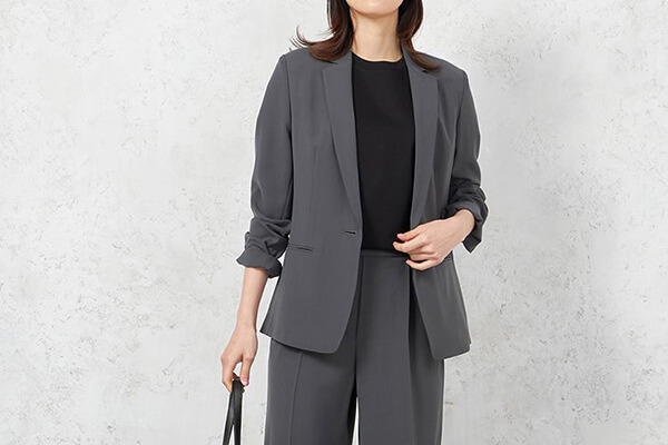 ジャケット・ワイドパンツのセットアップを使ったコーディネート