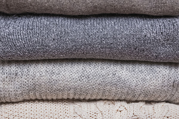 オフィスカジュアルにおけるカーディガンのメリット